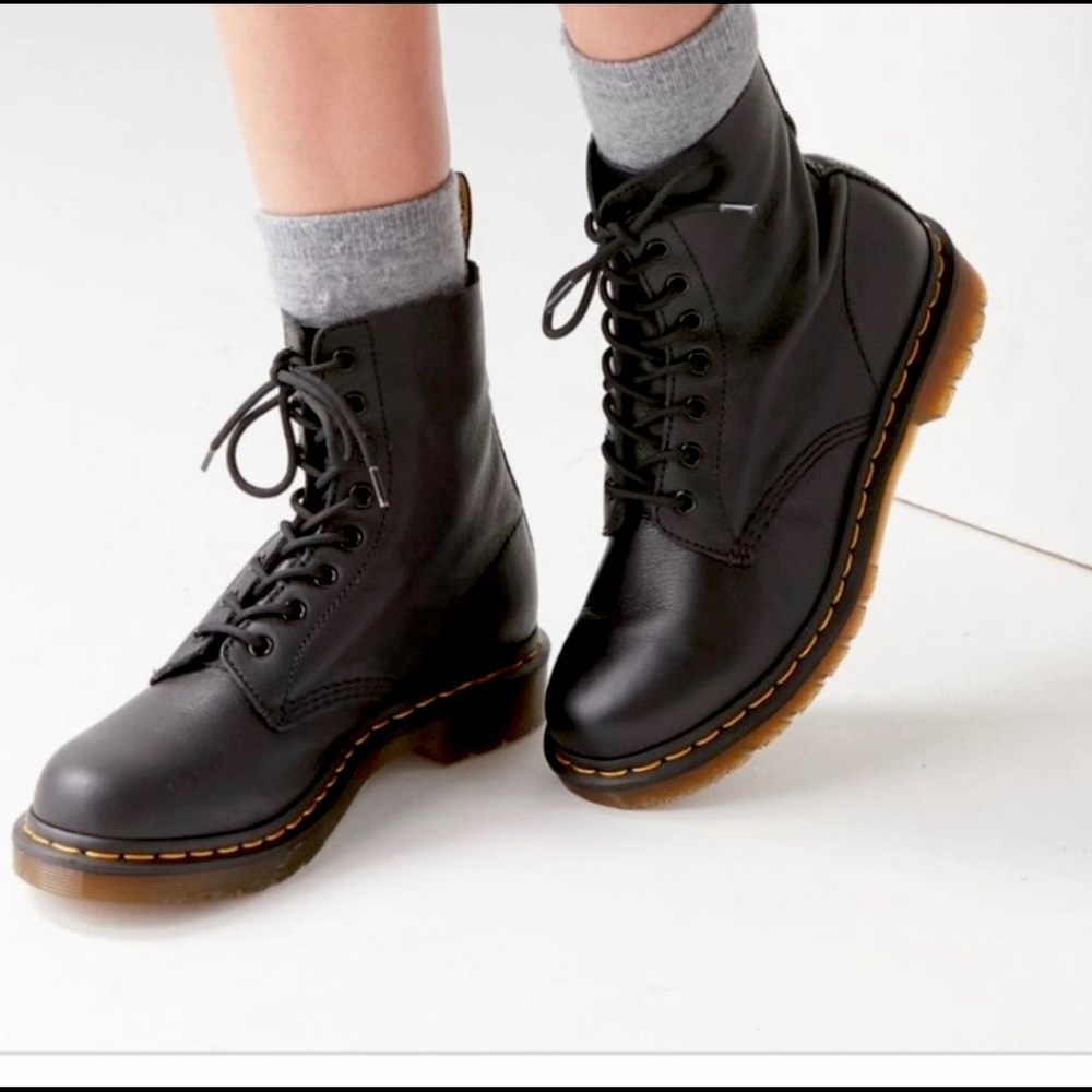 1460 WOMEN'S SMOOTH LEATHER LACE UP BOOTS